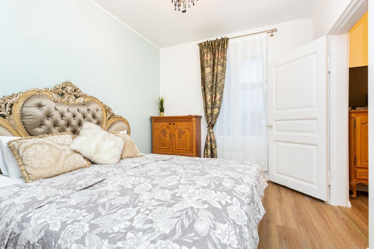 Apartment Easyrentals By Reval